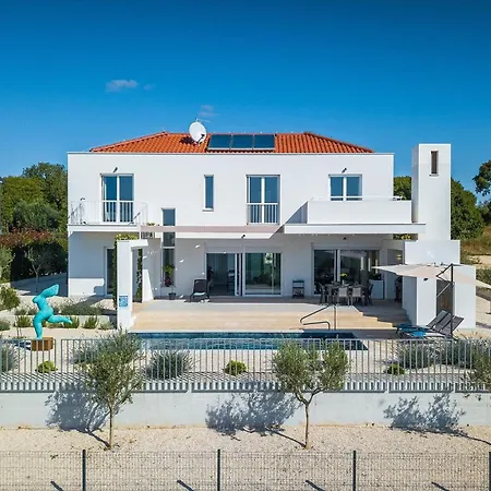 בית נופש Aponia פורץ