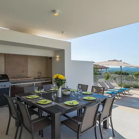 בית נופש Aponia *