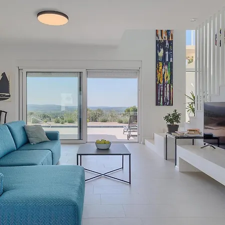 Aponia בית נופש פורץ